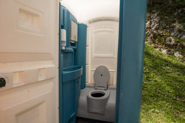 Best Porta potty rental near me  in Hull, IA